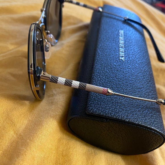 burberry sunglass - Picture 3 of 6